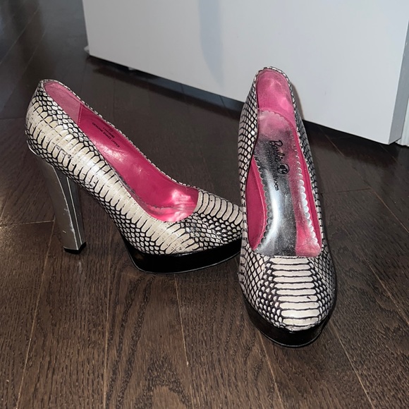 Silver snake skin heels - Picture 1 of 5